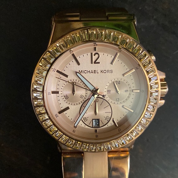 NWOT Michael Kors Dylan Rose Gold MK5412 Ladies Quartz Watch - Picture 3 of 9